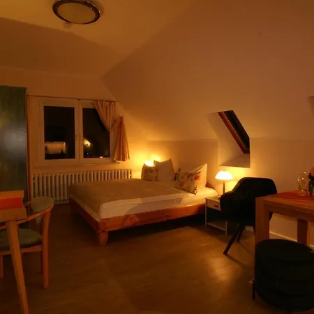 Zur Schoenen Aussicht Homestay *